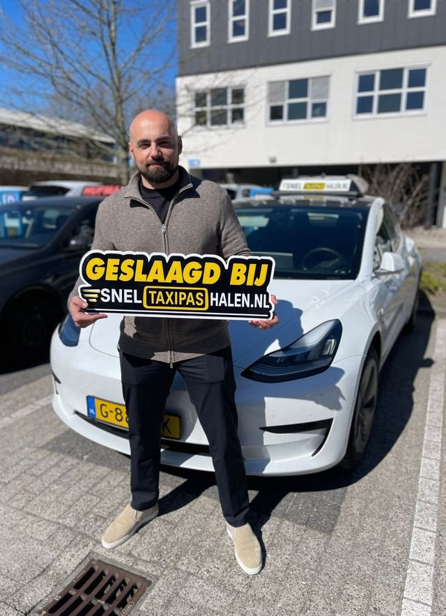 Cursist geslaagd voor de taxipas bij Sneltaxipashalen.nl (12)