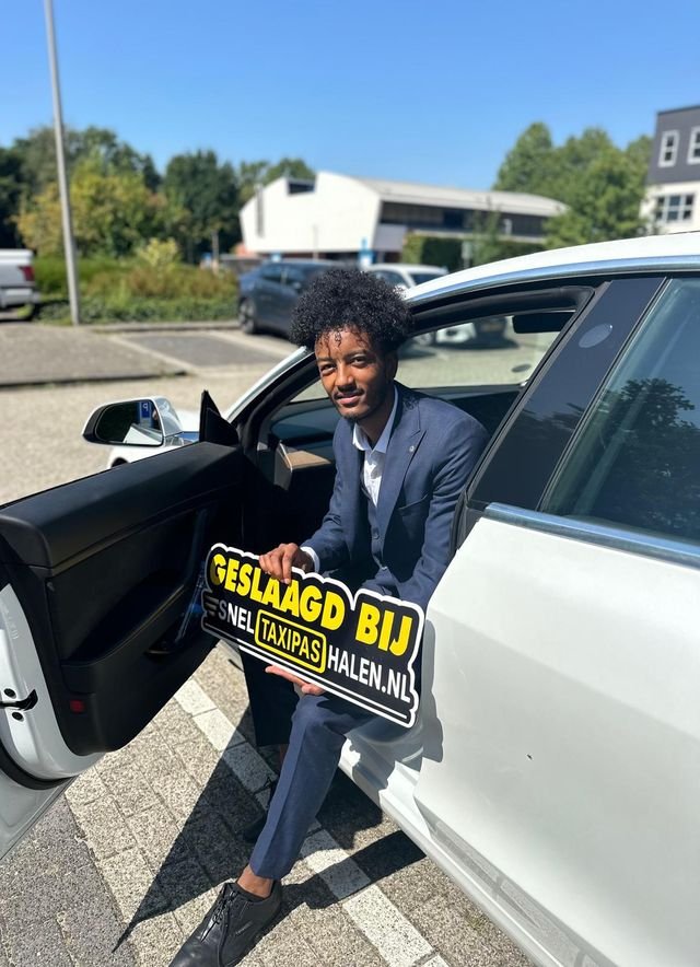 Cursist geslaagd voor de taxipas bij Sneltaxipashalen.nl (6)