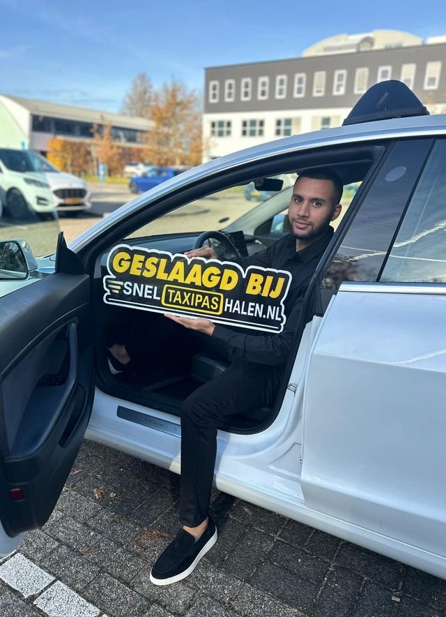 Cursist geslaagd voor de taxipas bij Sneltaxipashalen.nl (8)